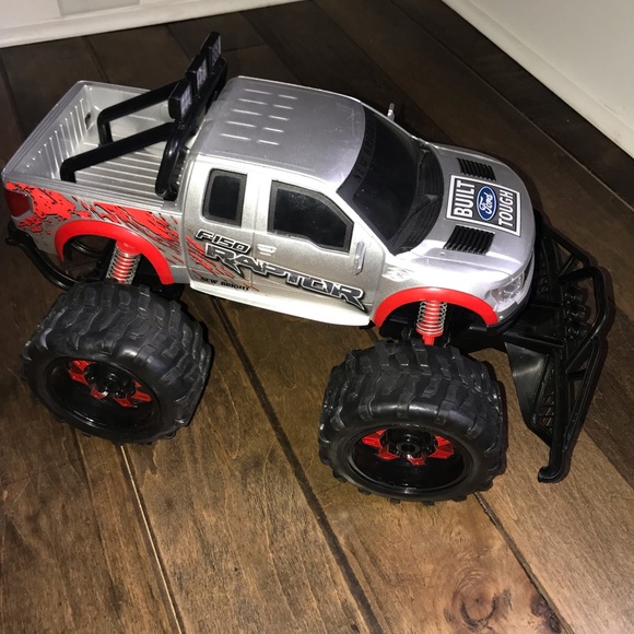 Ford raptor toy truck - Picture 2 of 5